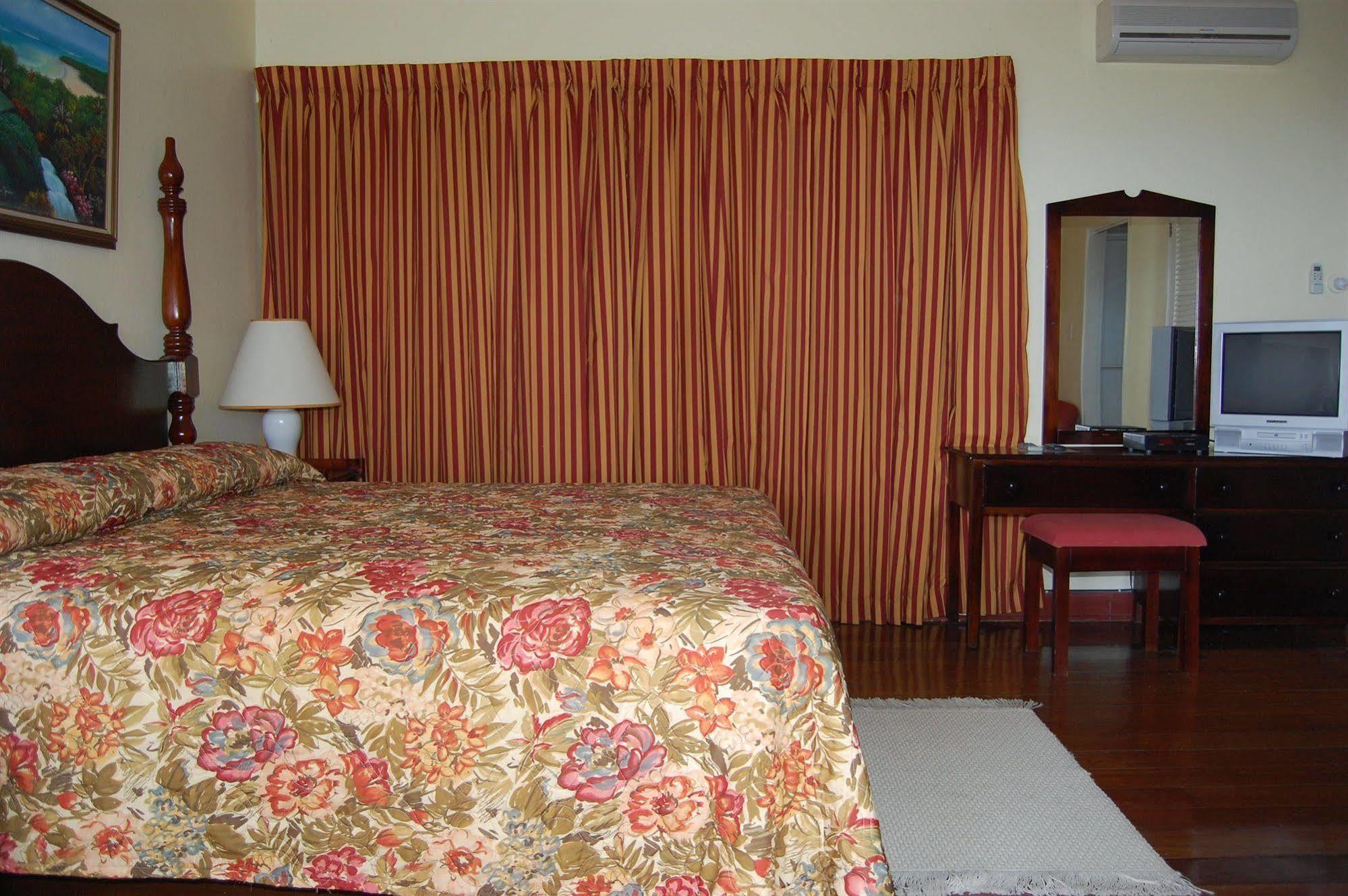 Inn At Shaw Park Gardens & Waterfalls Ocho Rios Exteriör bild